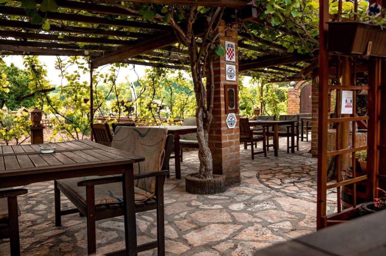 Restoran I Prenociste Egghus Hotel Nasice Bagian luar foto