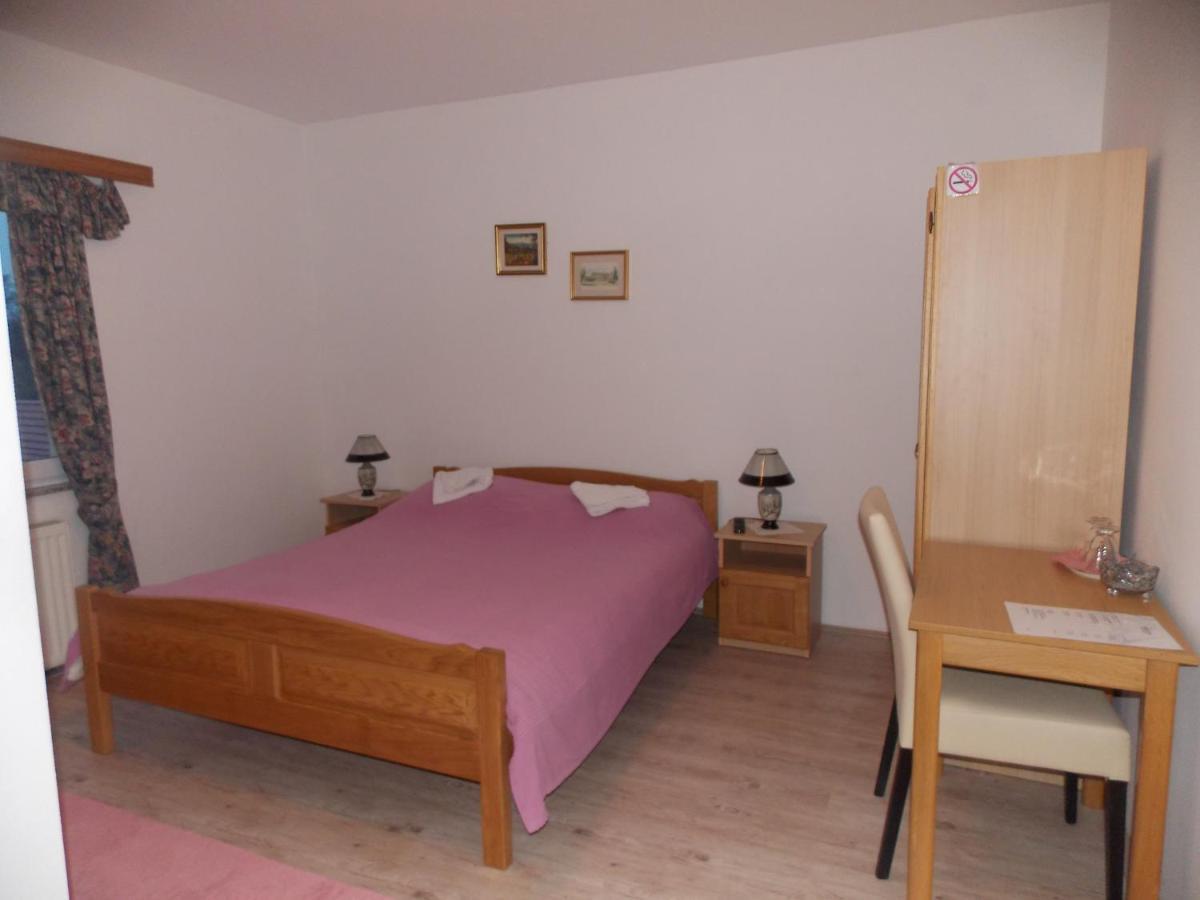 Restoran I Prenociste Egghus Hotel Nasice Bagian luar foto