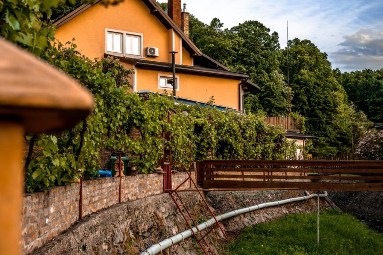 Restoran I Prenociste Egghus Hotel Nasice Bagian luar foto
