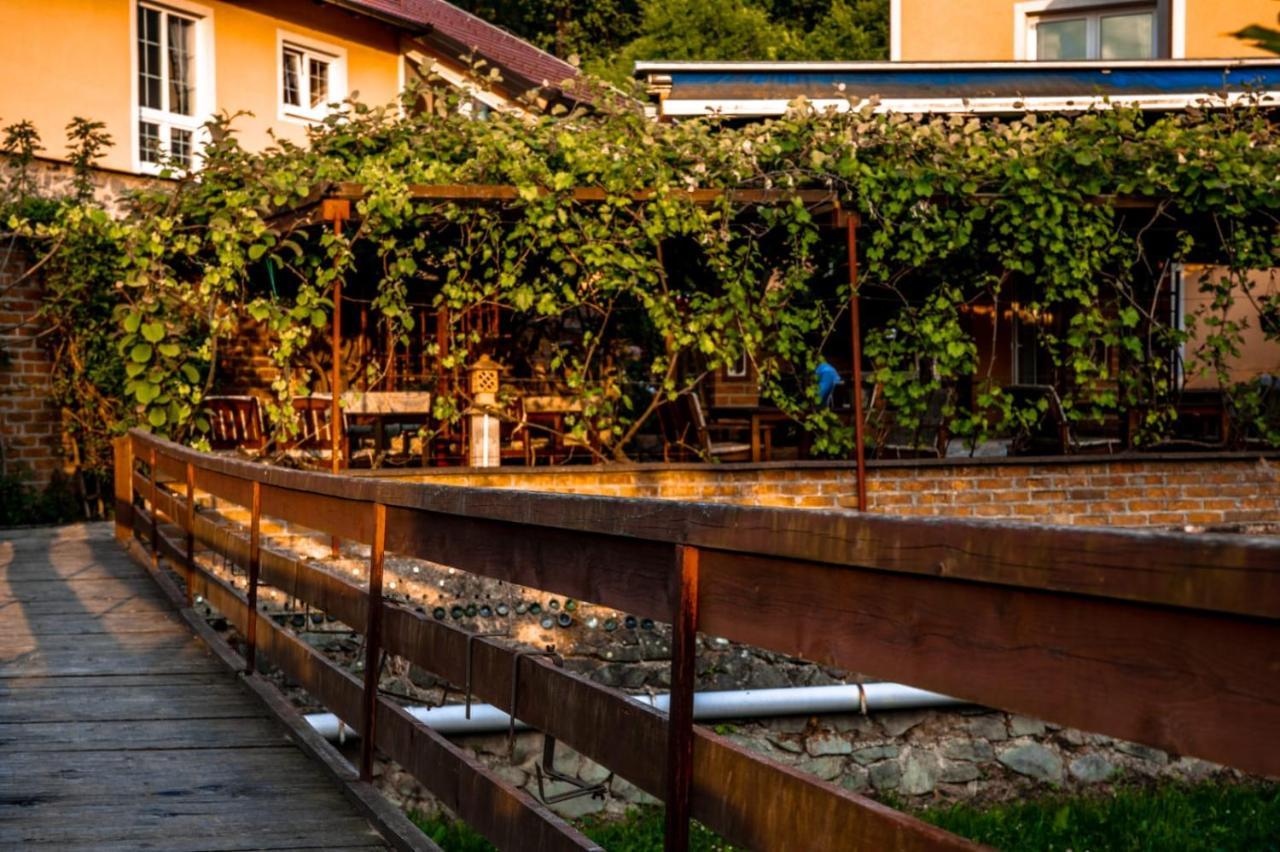 Restoran I Prenociste Egghus Hotel Nasice Bagian luar foto