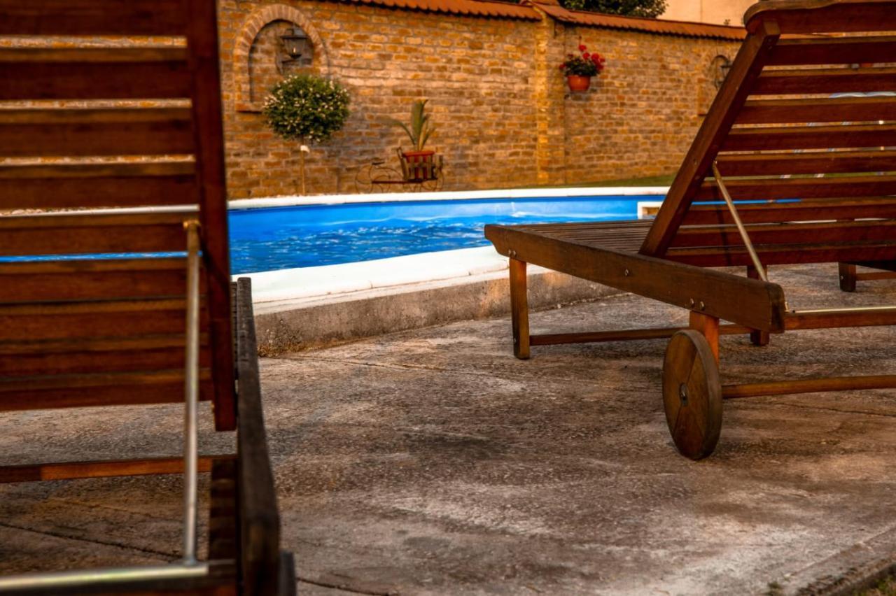 Restoran I Prenociste Egghus Hotel Nasice Bagian luar foto