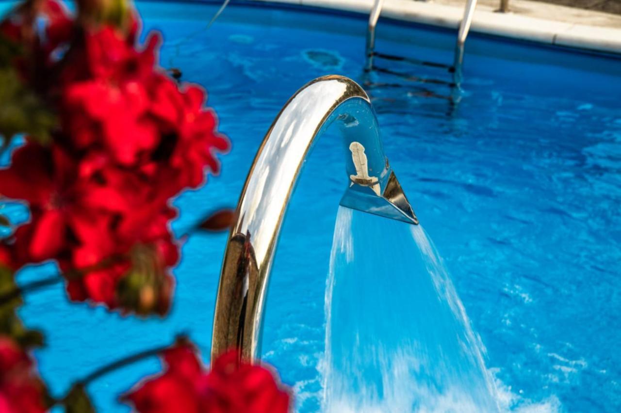 Restoran I Prenociste Egghus Hotel Nasice Bagian luar foto